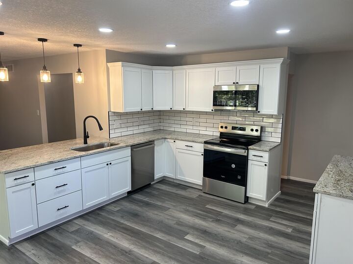 Property Photo:  1300 S Fieldcrest St  KS 67209