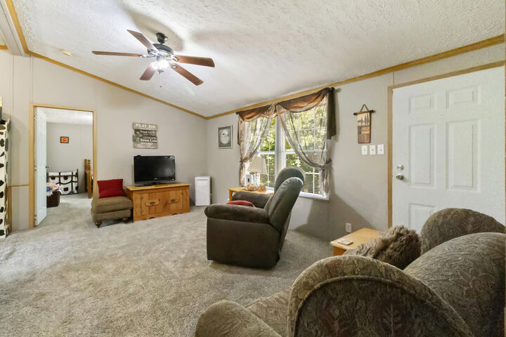 Property Photo: 204 County Road 906 TN 37331