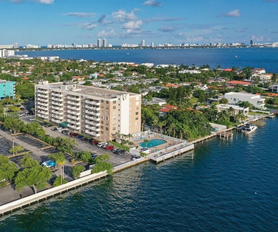 Property Photo:  1455 N Treasure Dr 3C  FL 33141 