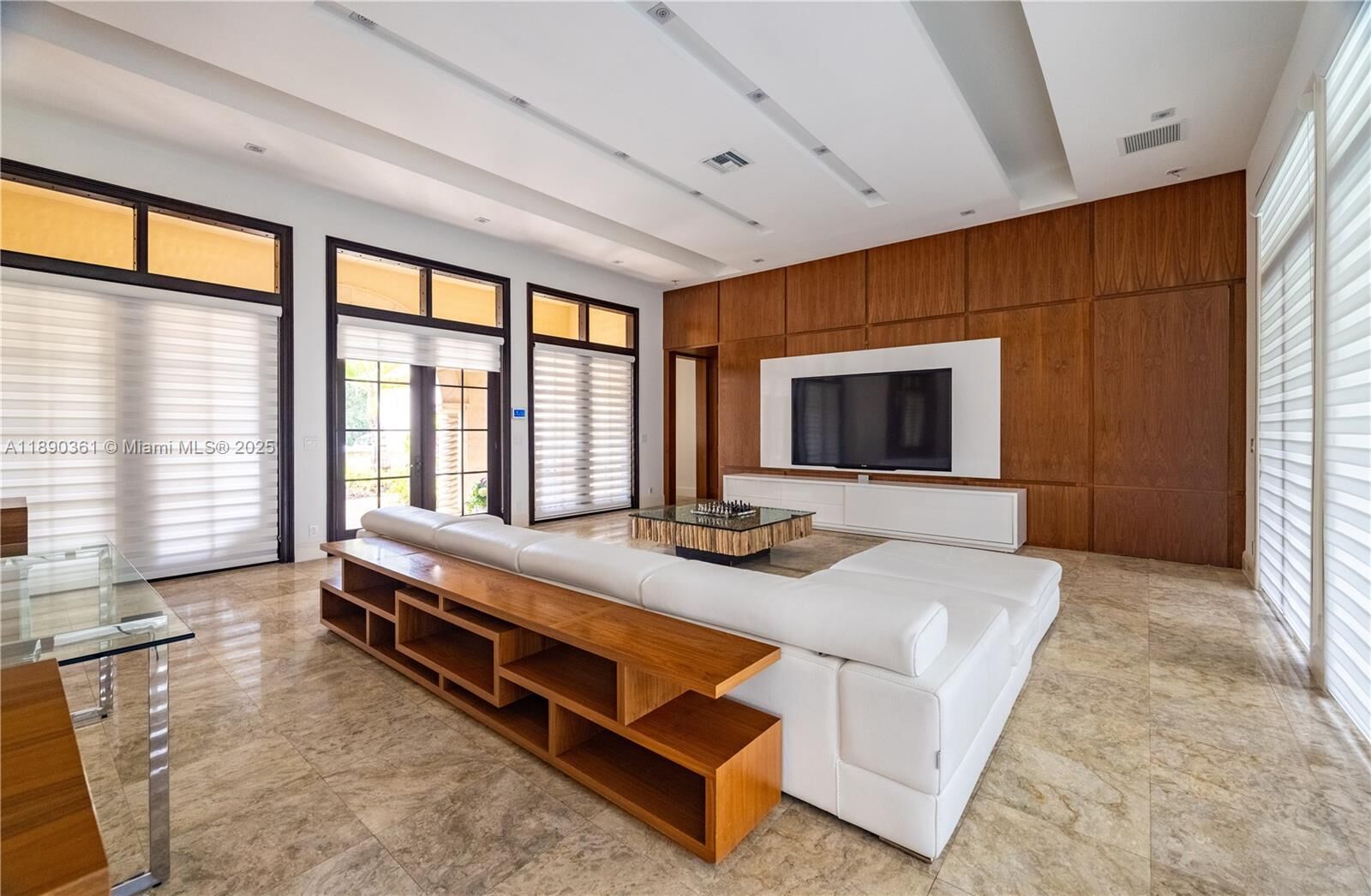 Property Photo: 7120 Long Leaf Dr FL 33076