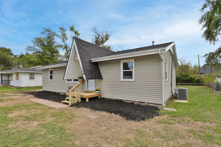 Property Photo:  106 N Prospect Street  MO 65714