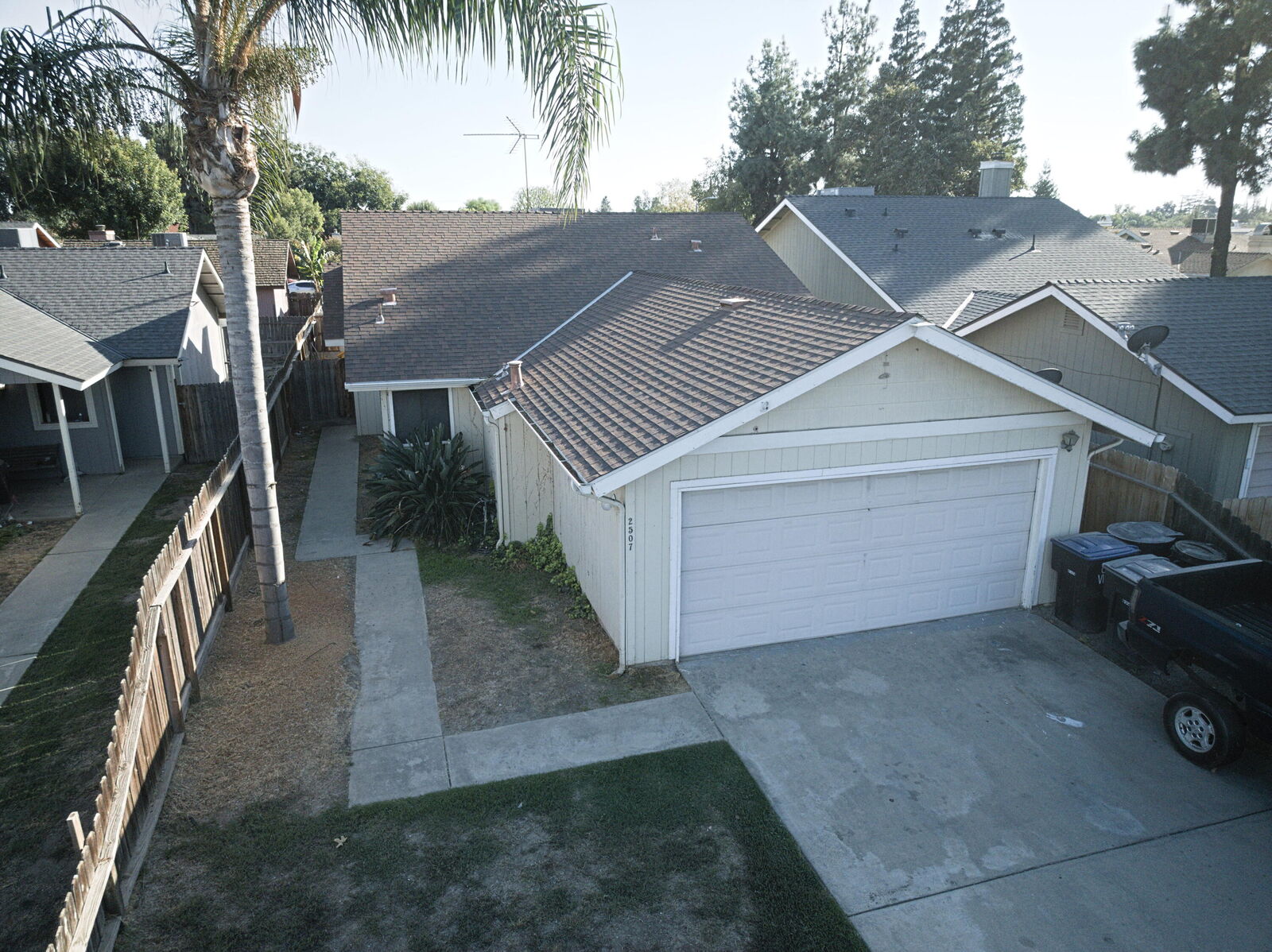 Property Photo:  2507 E Parker Court  CA 93292 