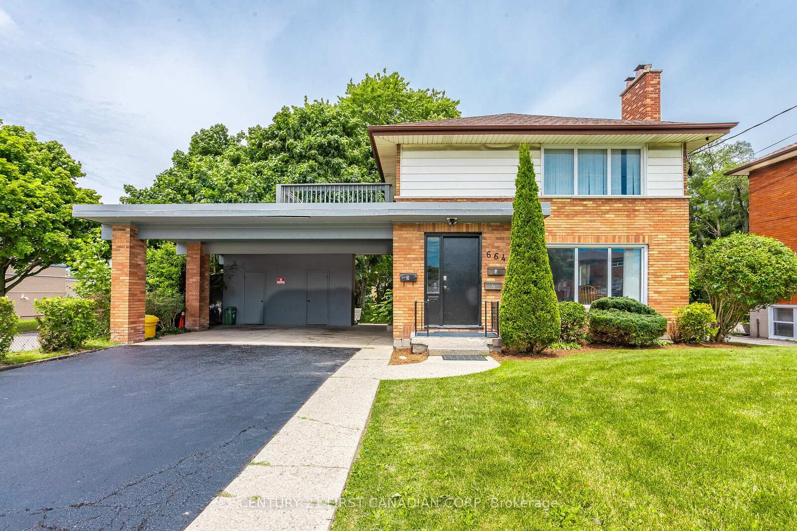 Property Photo:  664 Cheapside Street  ON N5Y 3Y2 