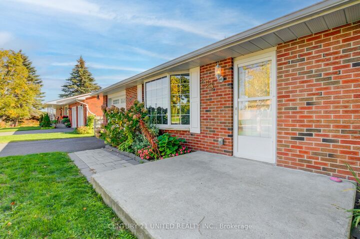 Property Photo:  233 Market Street  ON K0L 1L0 