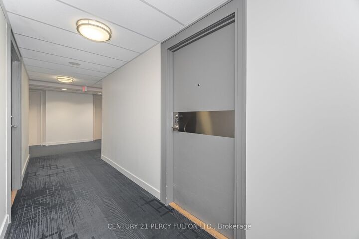 Photo de la propriété: 19 Singer Court 1518 ON M2K 0B2