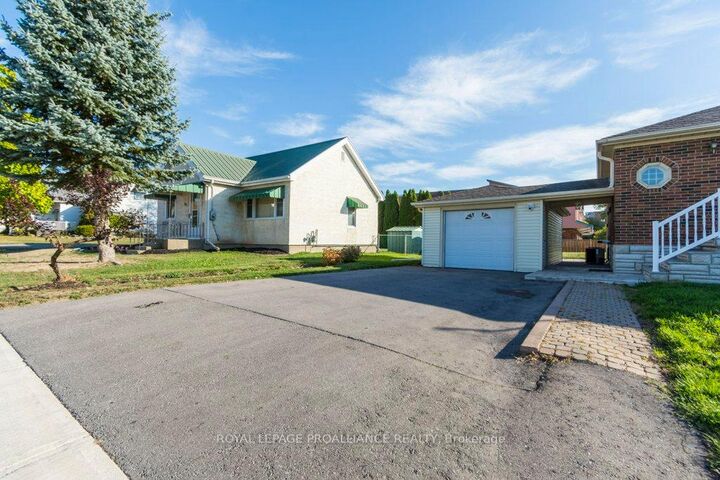 Property Photo: 18 Holmes Road ON K8P 4G6