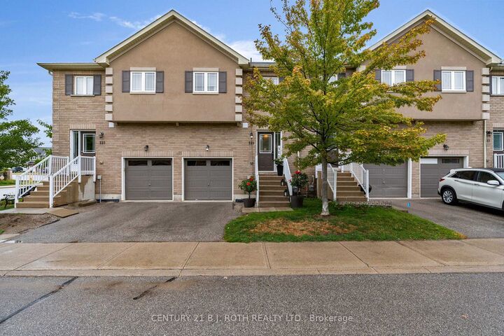 Photo de la propriété: 221 Harvie Road ON L4N 9P8