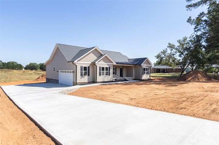 Property Photo:  108 Lakewood Lane  SC 29626 