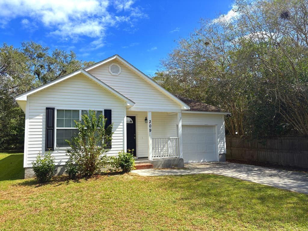 Property Photo: 309 Barfield Street GA 31632