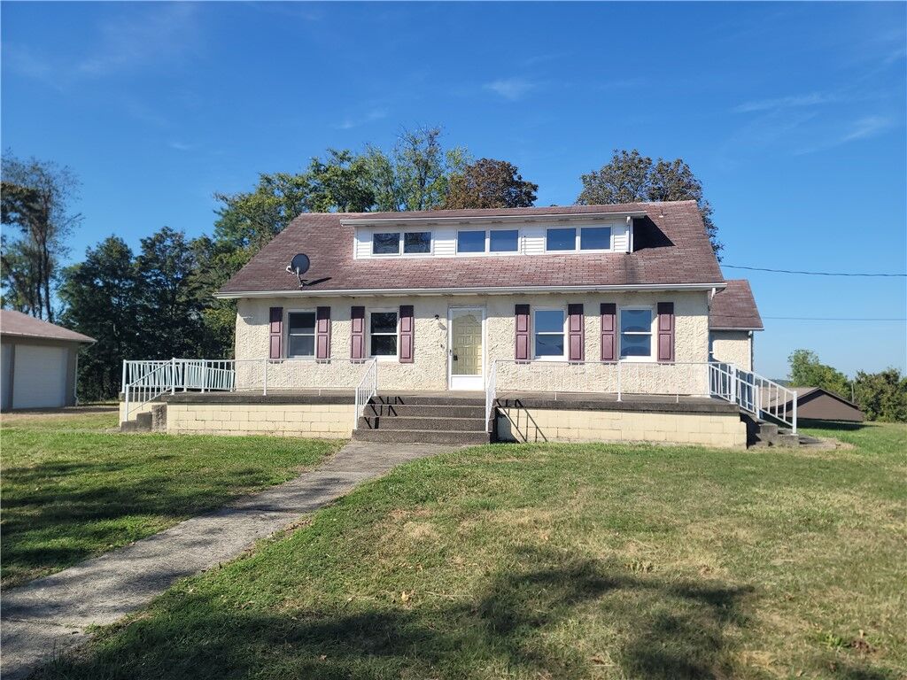 Property Photo: 608 E Crawford Ave PA 15425