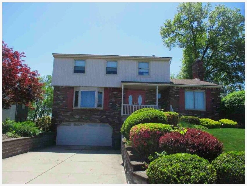 Property Photo: 238 Red Oak Drive PA 15239
