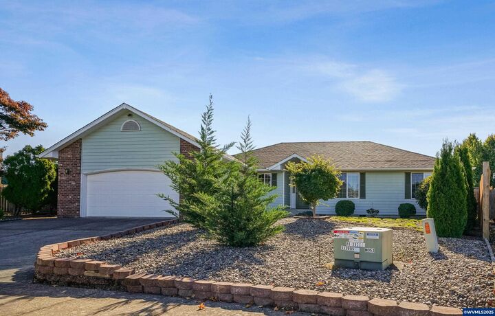 Property Photo: 468 SE Davis St OR 97338
