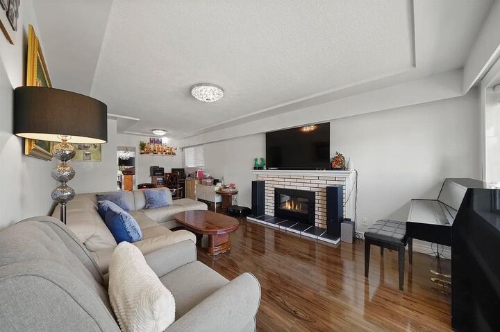 Property Photo: 2374 E 33rd Avenue BC V5R 2S3