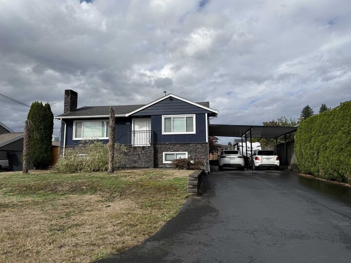 Property Photo: 705 Ivy Avenue BC V3J 2J1