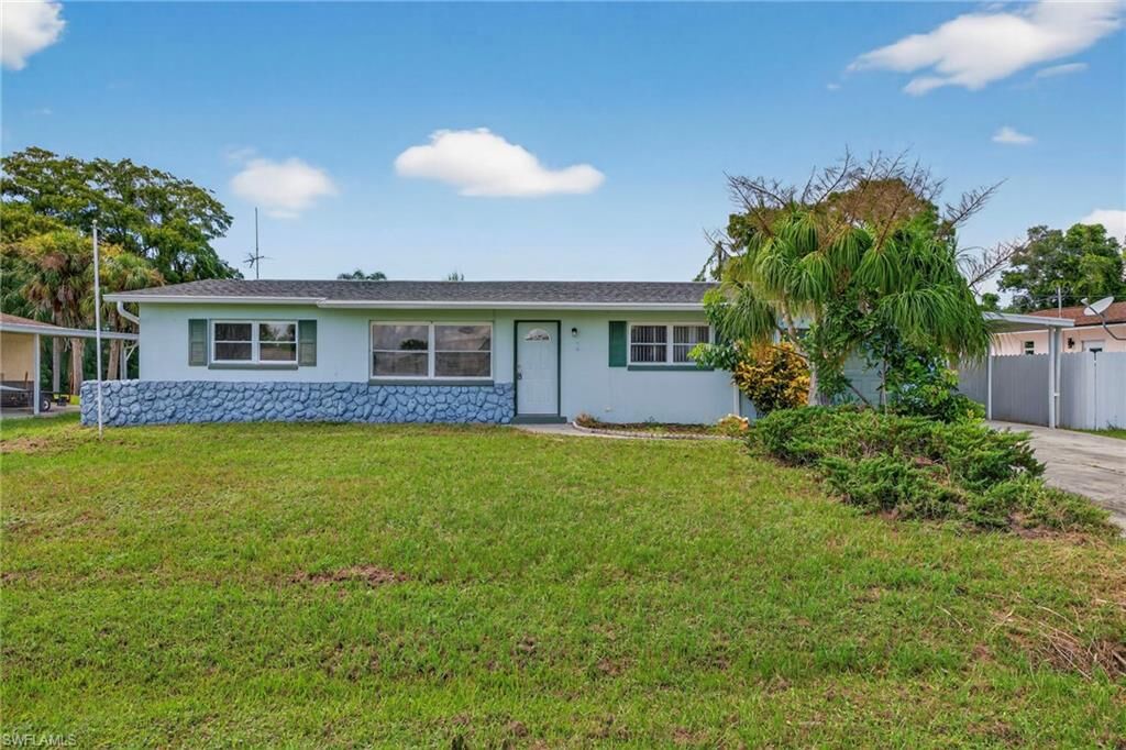 Property Photo:  2613 Cartegena Ave  FL 33905 