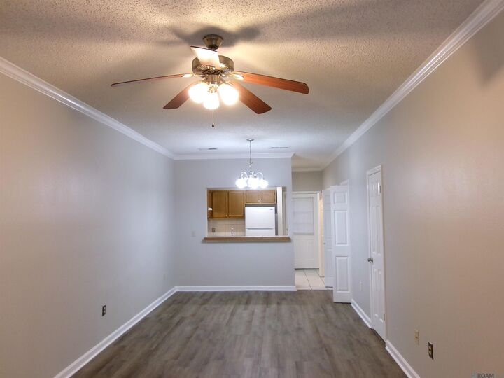 Property Photo:  2817 S Roth Ave #17-C  LA 70737