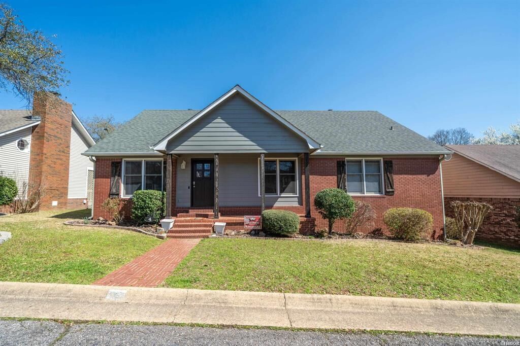 Property Photo: 4 Queens Row Street AR 71901