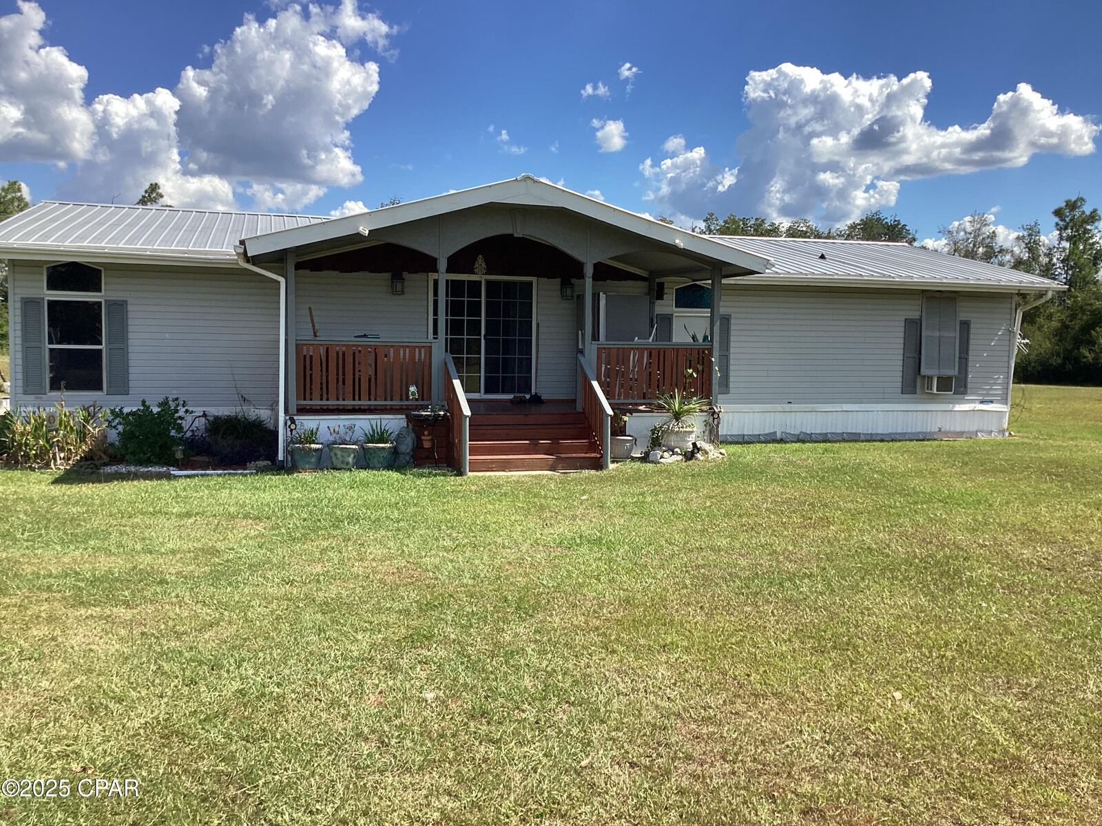 Property Photo: 6910 Roadrunner Road FL 32466