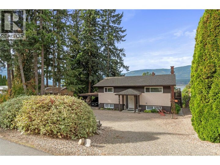 Property Photo: 1961 17 Street Northeast BC V1E 3Z4