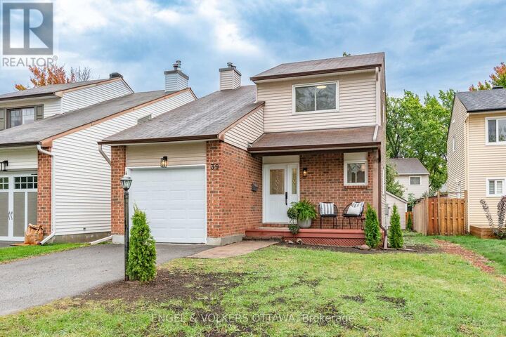 Photo de la propriété: 39 Benlark Road ON K2J 2L5