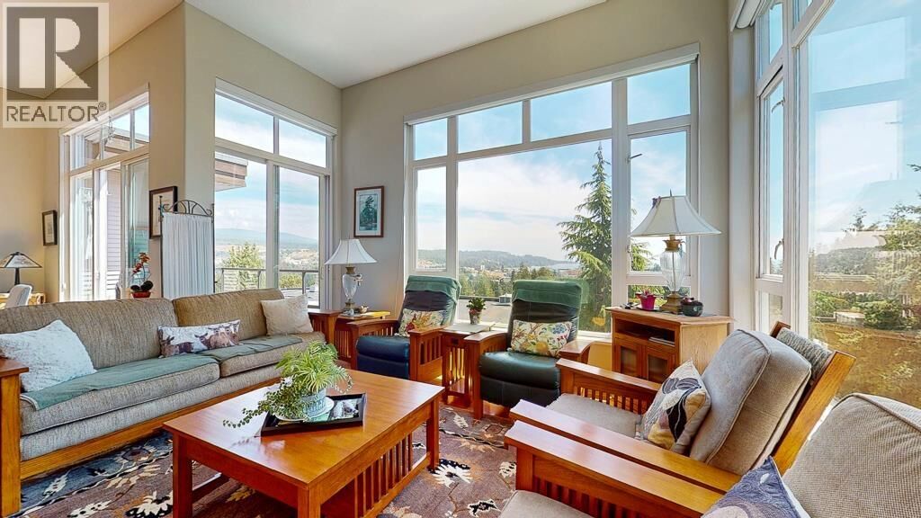 Property Photo: 5780 Trail Avenue 11 BC V7Z 0K5