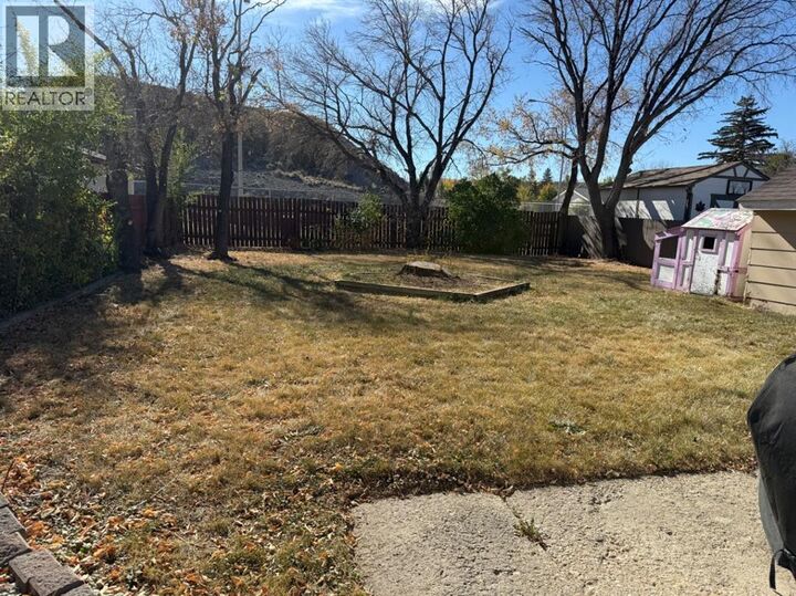 Property Photo: 103 7 Avenue SE AB T0J 0Y6