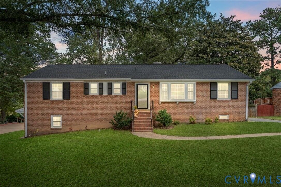 Property Photo: 9304 Ledbury Road VA 23229