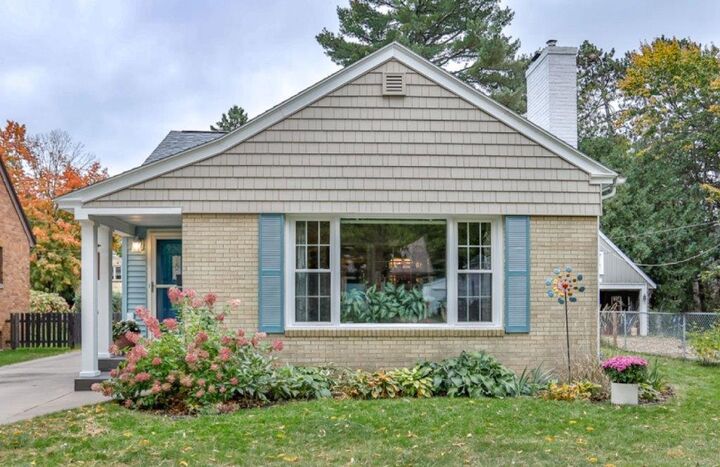Property Photo: 1021 Graves Avenue WI 54403