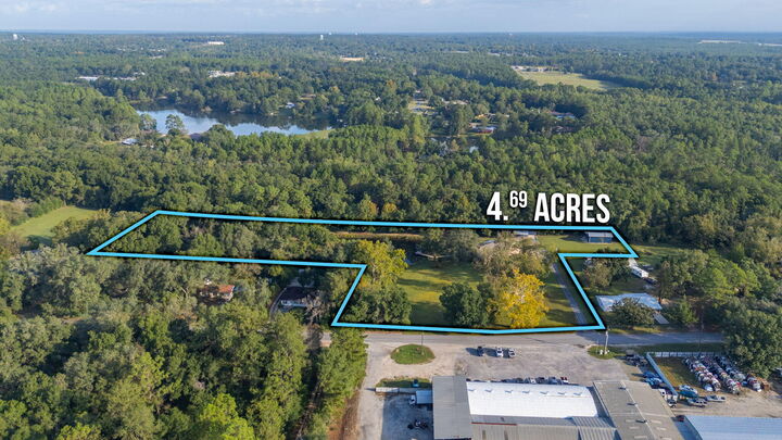 Property Photo: 1260 E Chestnut Avenue FL 32536