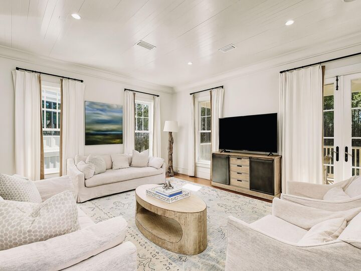 Property Photo:  105 Park Row Lane  FL 32459 
