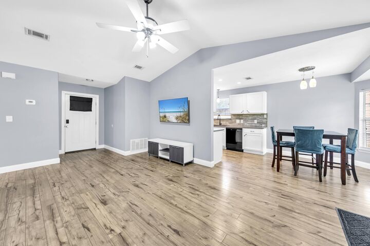 Property Photo:  4877 Kensington Lane  FL 32539 