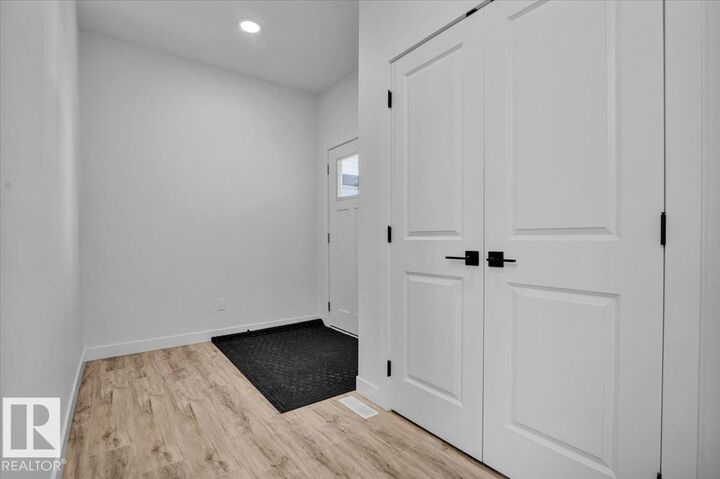 Property Photo: 9537 Carson Bend Bend SW AB T6W 5H6