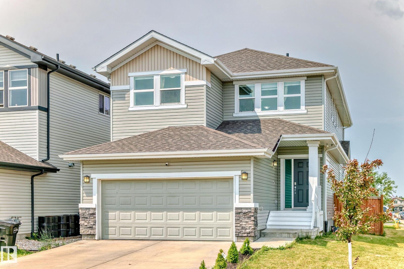 Property Photo: 1452 30 Street NW AB T6T 0Z5