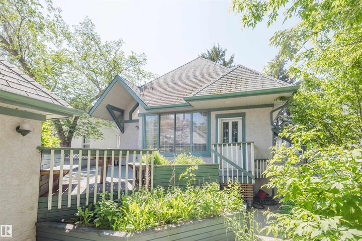 Property Photo: 10942 88 Avenue NW AB T6G 0Z1