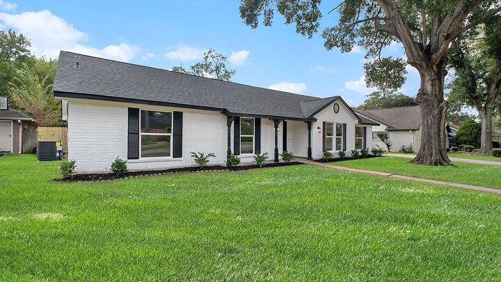 Property Photo:  12915 Bexhill Drive  TX 77065