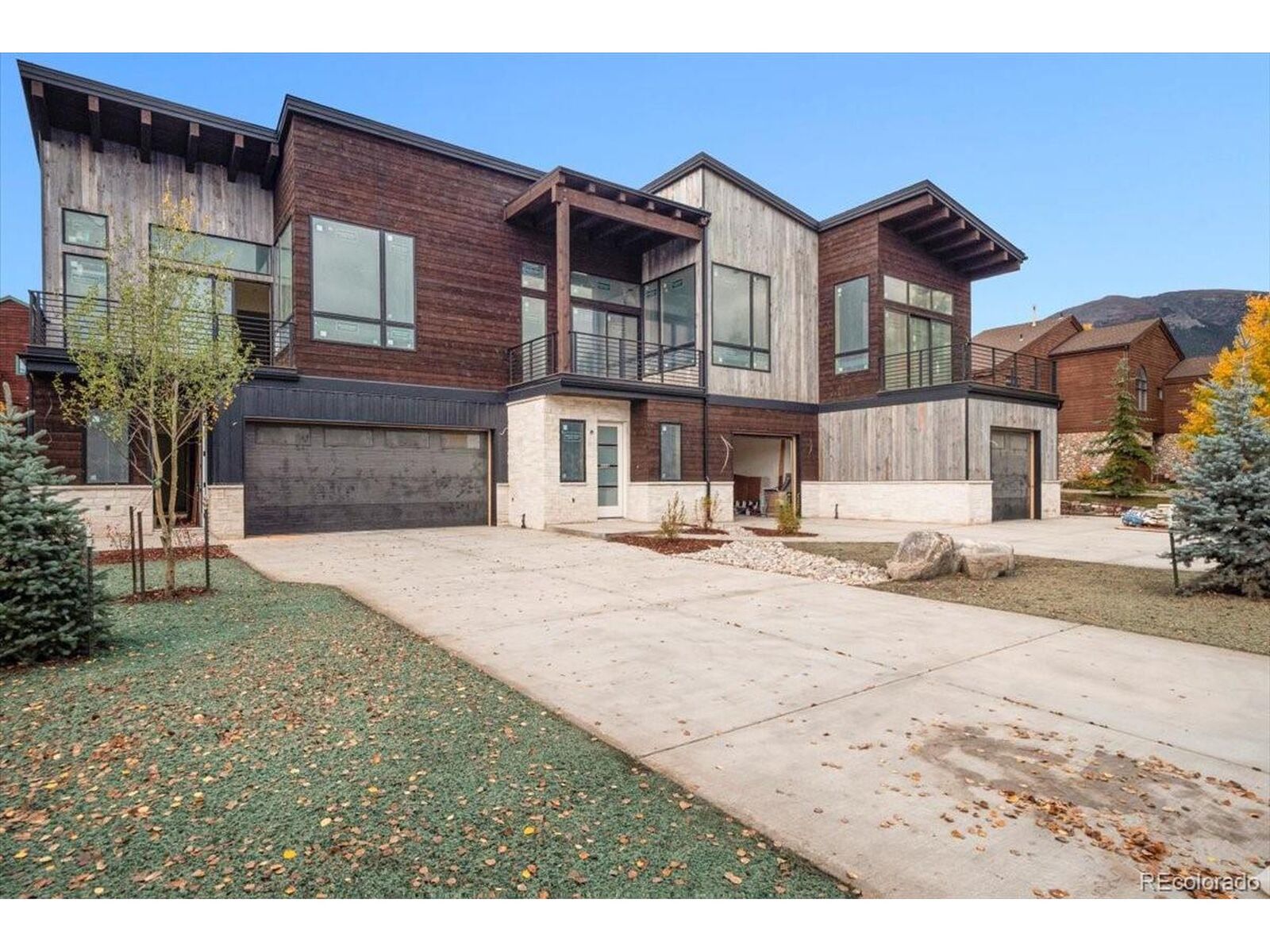 Property Photo:  909 Lakepoint Cir A  CO 80424 