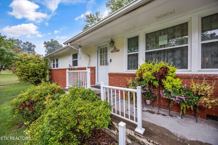 Property Photo:  2001 Nandina Drive  TN 37912 