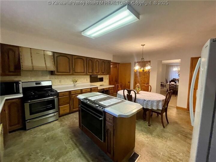 Property Photo: 9701 Charleston Road WV 25271
