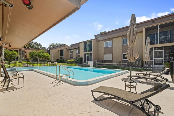 Property Photo:  1575 Greenlea Drive 6  FL 33755 