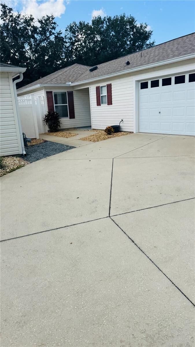 Property Photo: 430 Calvert Terrace FL 32162