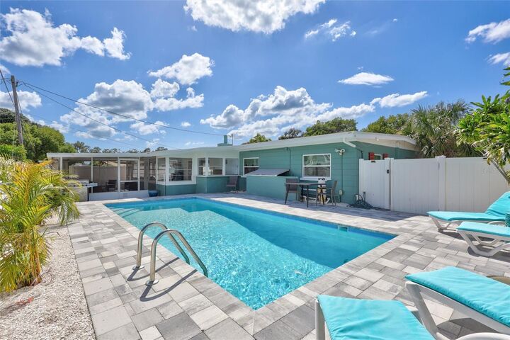 Property Photo: 5181 102nd Way N FL 33708