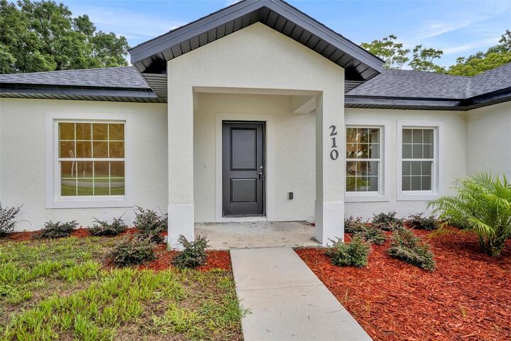 Property Photo: 210 E Baxter Street FL 32130