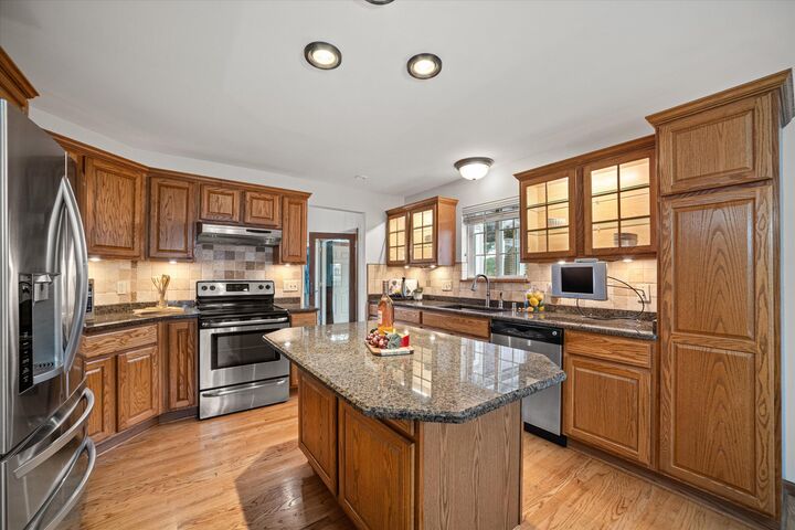 Property Photo: 1632 Auburn Ct WI 53189