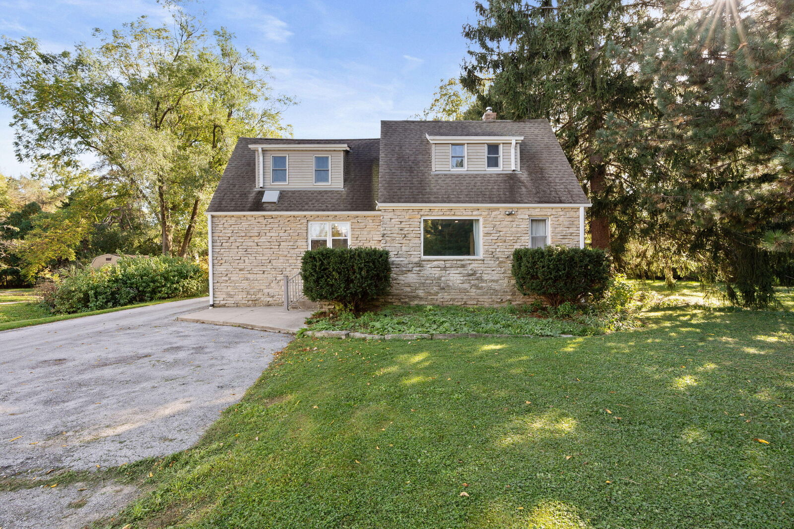 Property Photo:  4095 W Woodale Ave  WI 53209 