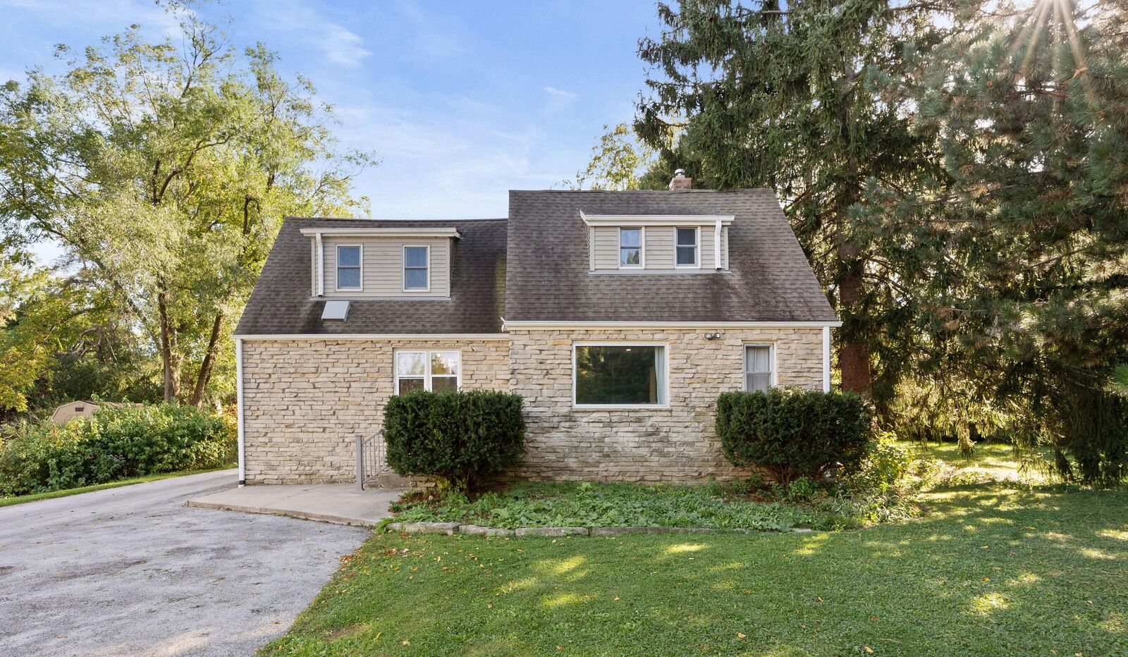 Property Photo: 4095 W Woodale Ave WI 53209