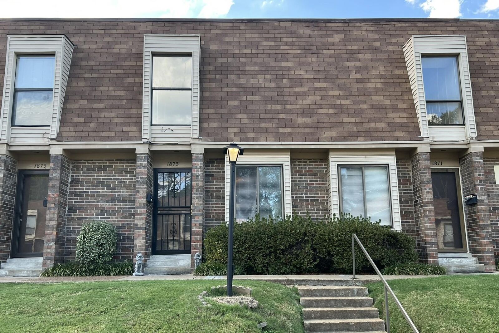 Property Photo:  1873 Poplar Woods Cir E  TN 38138 