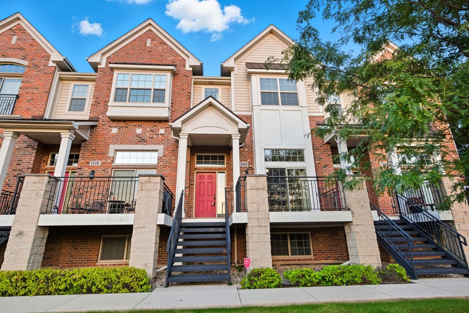 Property Photo: 1544 Lakeridge Court IL 60060