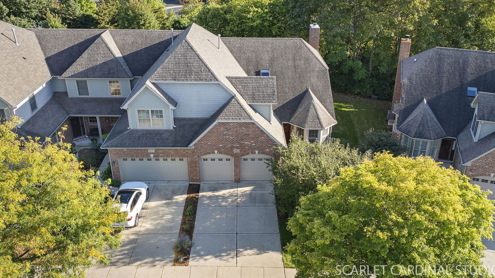 Property Photo:  725 Kingsbrook Glen  IL 60137 