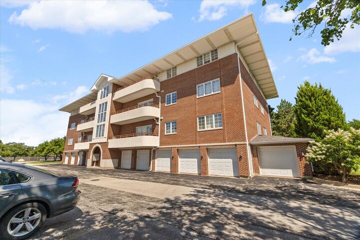 Property Photo: 714 W 63rd Street 202 IL 60559