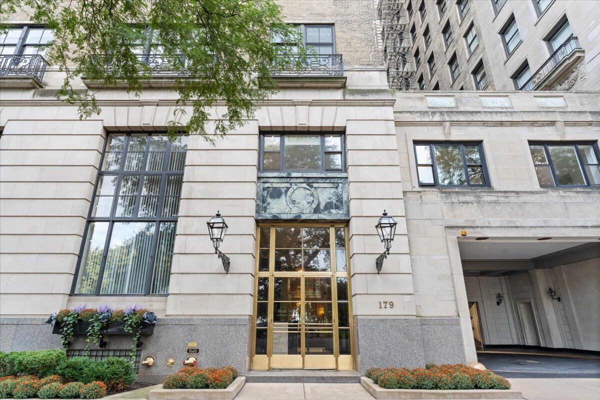 Property Photo:  179 E Lake Shore Drive 202  IL 60611 